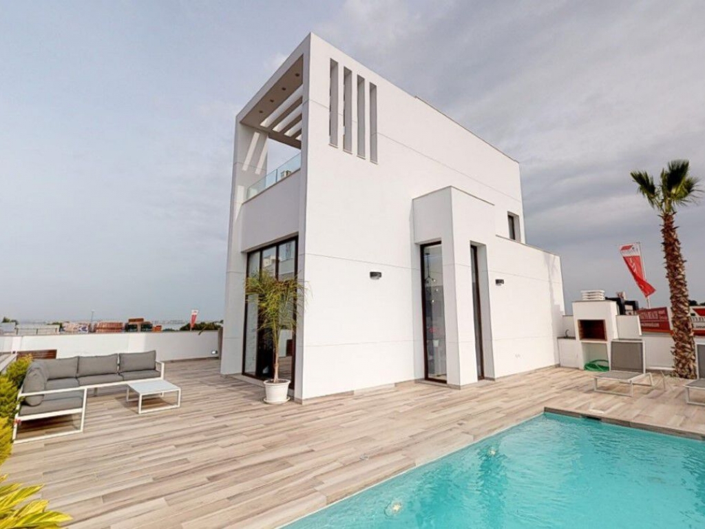 3 Bedroom 3 Bathroom Villa in Torrevieja