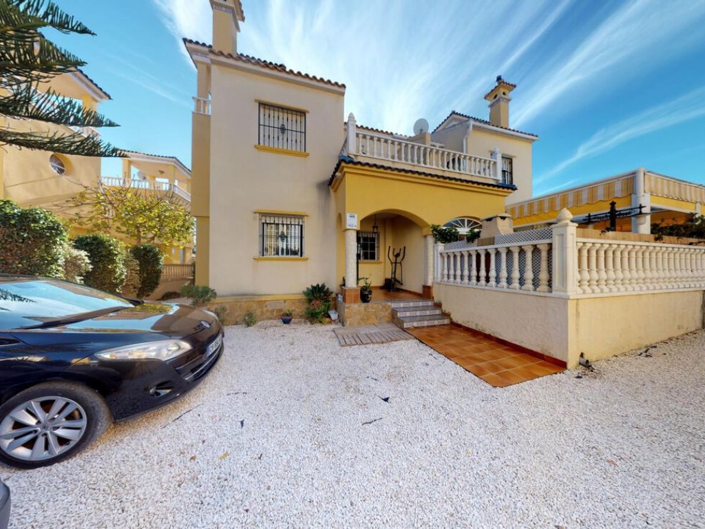 3 Bedroom 2 Bathroom Villa in Cabo Roig