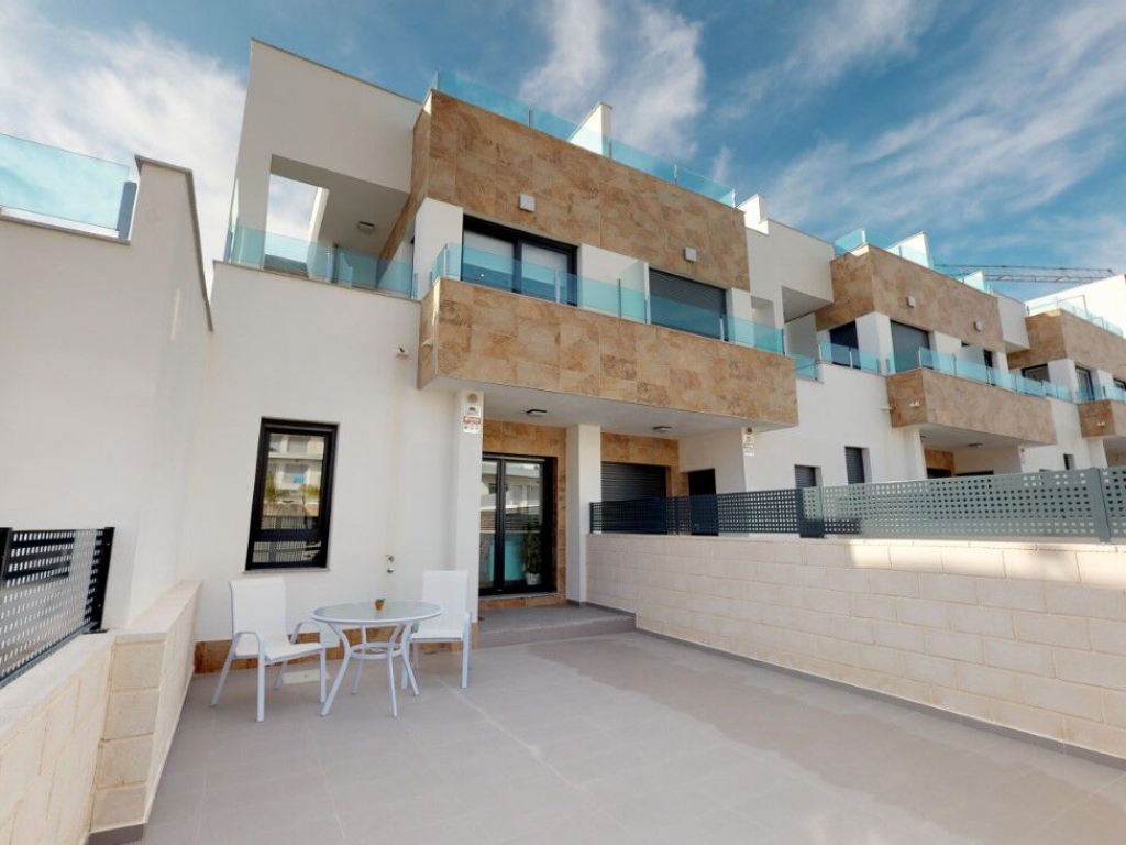 3 Bedroom 3 Bathroom Townhouse in Villamartin