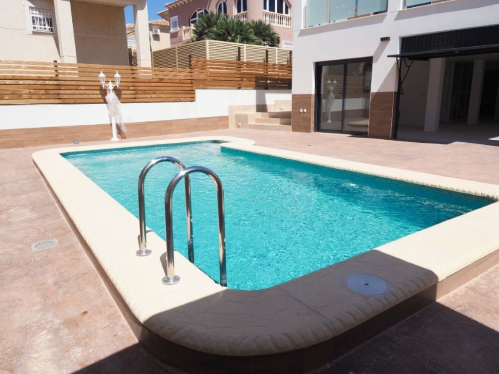 4 Bedroom 4 Bathroom Villa in Villamartin