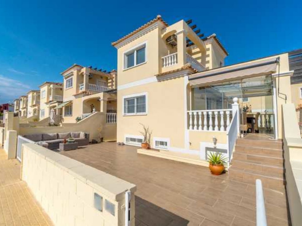 5 Bedroom 3 Bathroom Villa in Cabo Roig