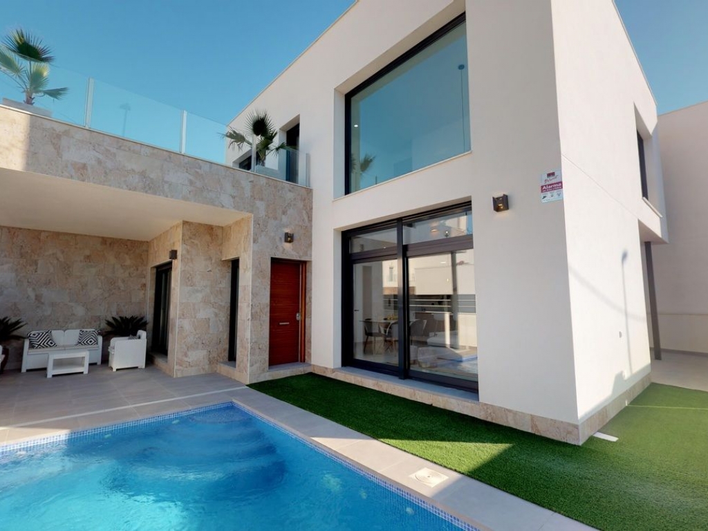 3 Bedroom 3 Bathroom Villa in Daya Vieja