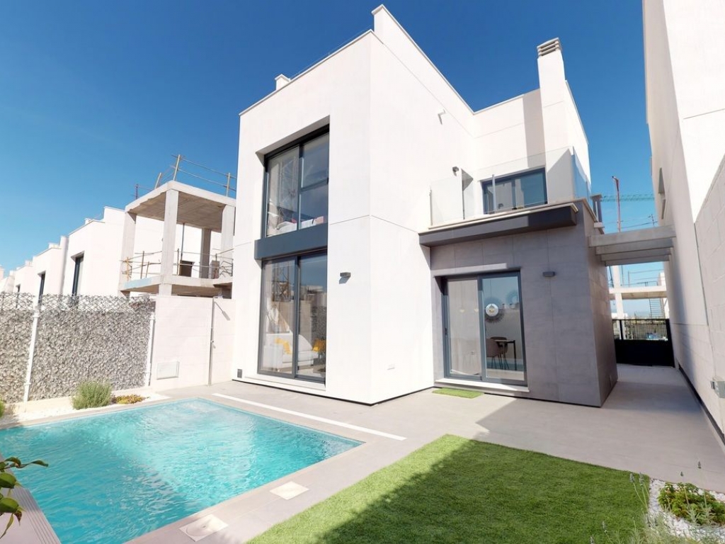 3 Bedroom 2 Bathroom Villa in Villamartin