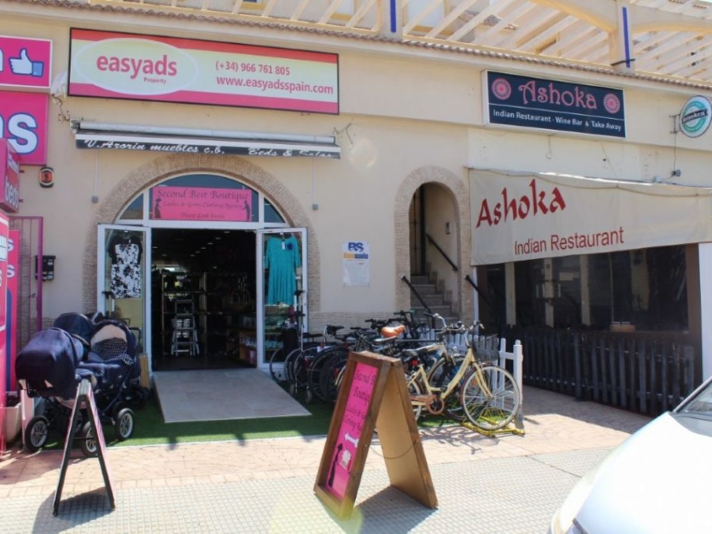 1 Bathroom Commercial in La Zenia