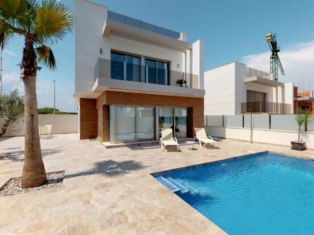3 Bedroom 3 Bathroom Villa in Villamartin