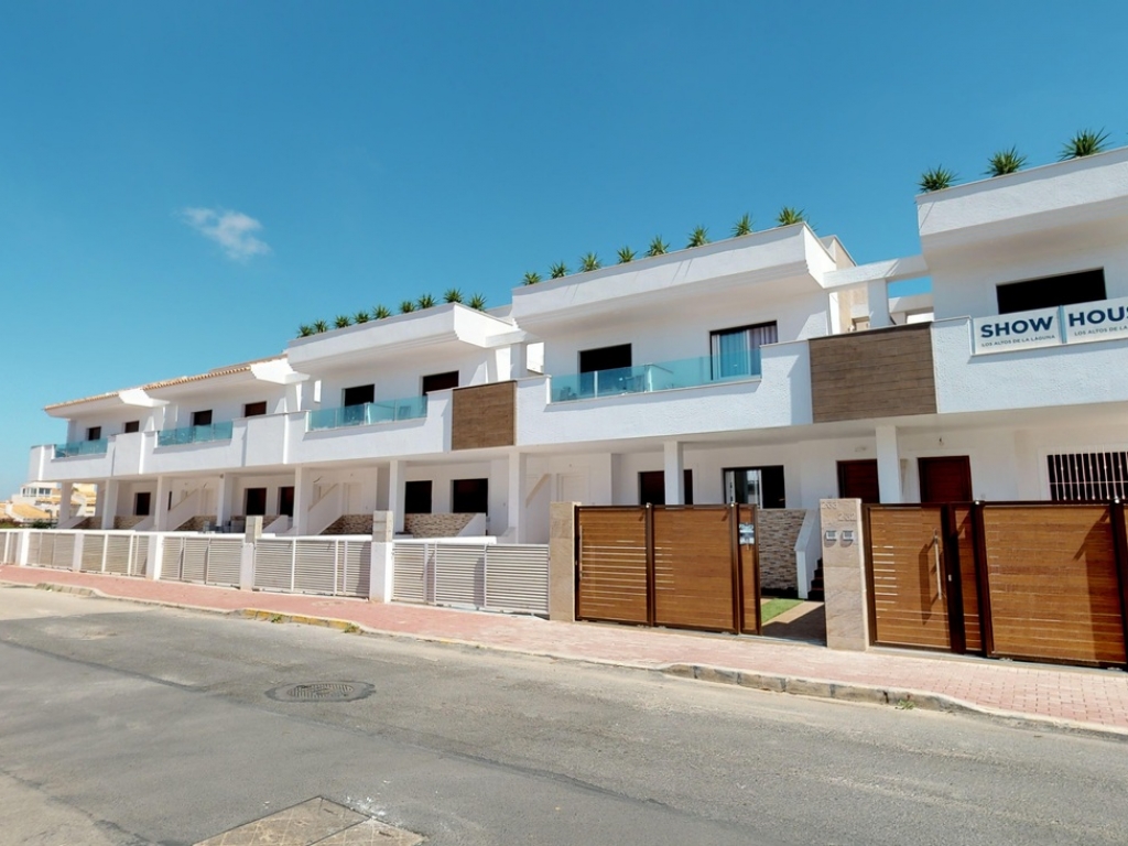 3 Bedroom 2 Bathroom Townhouse in Torrevieja