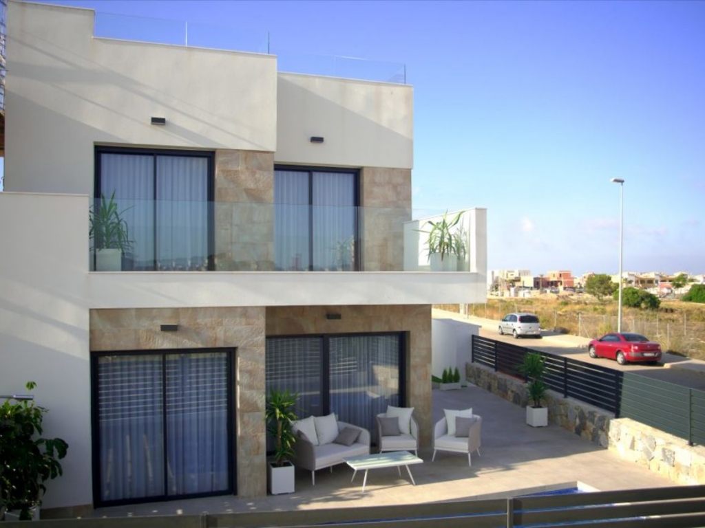 3 Bedroom 3 Bathroom Villa in Los Montesinos