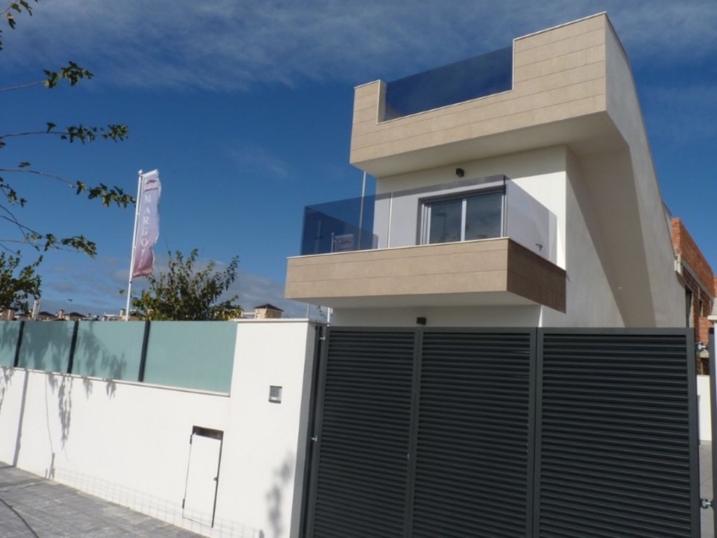 3 Bedroom 3 Bathroom Villa in Torre De La Horadada