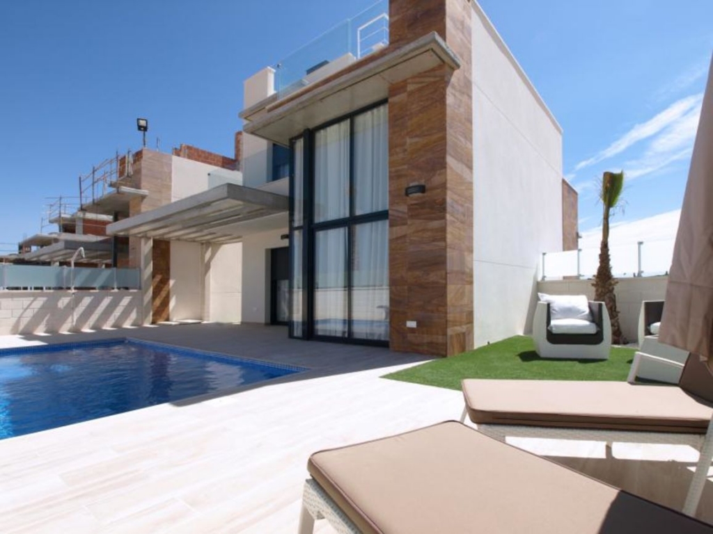 3 Bedroom 3 Bathroom Villa in Cabo Roig