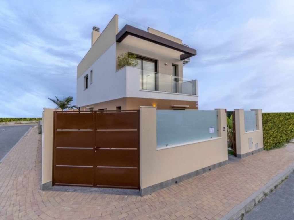3 Bedroom 2 Bathroom Villa in San Pedro Del Pinatar