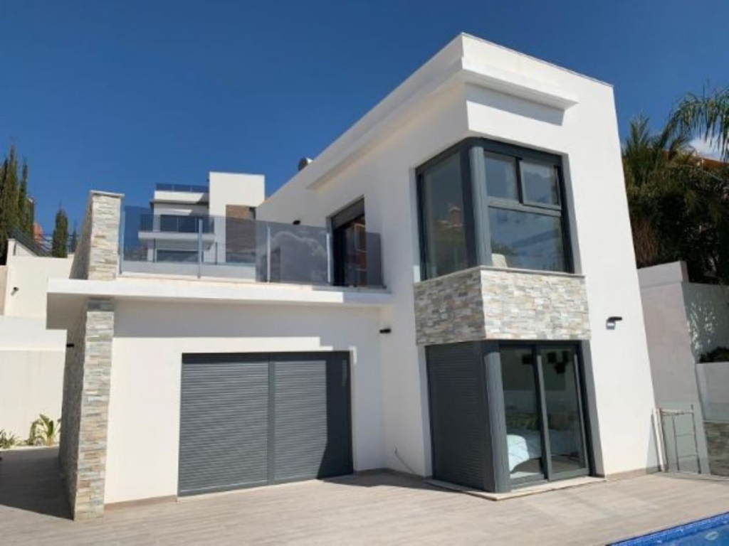 4 Bedroom 4 Bathroom Villa in Finestrat