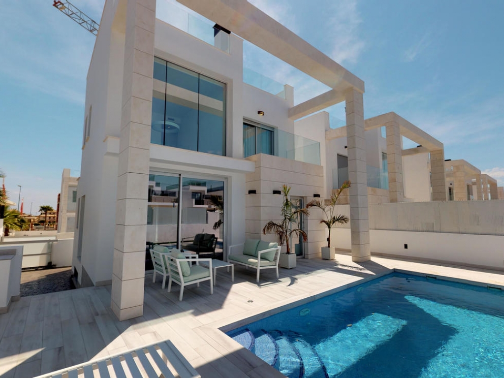 4 Bedroom 3 Bathroom Villa in Cabo Roig