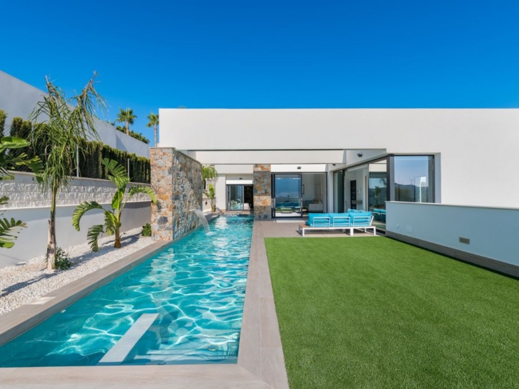 3 Bedroom 3 Bathroom Villa in Benijofar