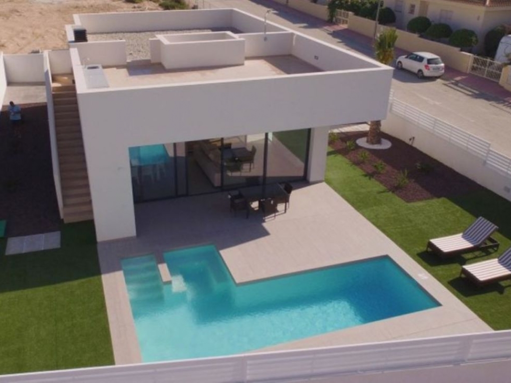 3 Bedroom 3 Bathroom Villa in La Marina