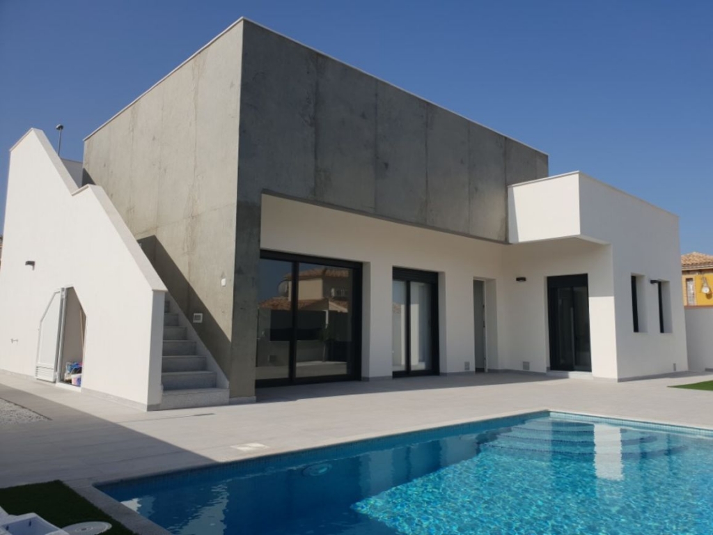 3 Bedroom 2 Bathroom Villa in Pinar De Campoverde