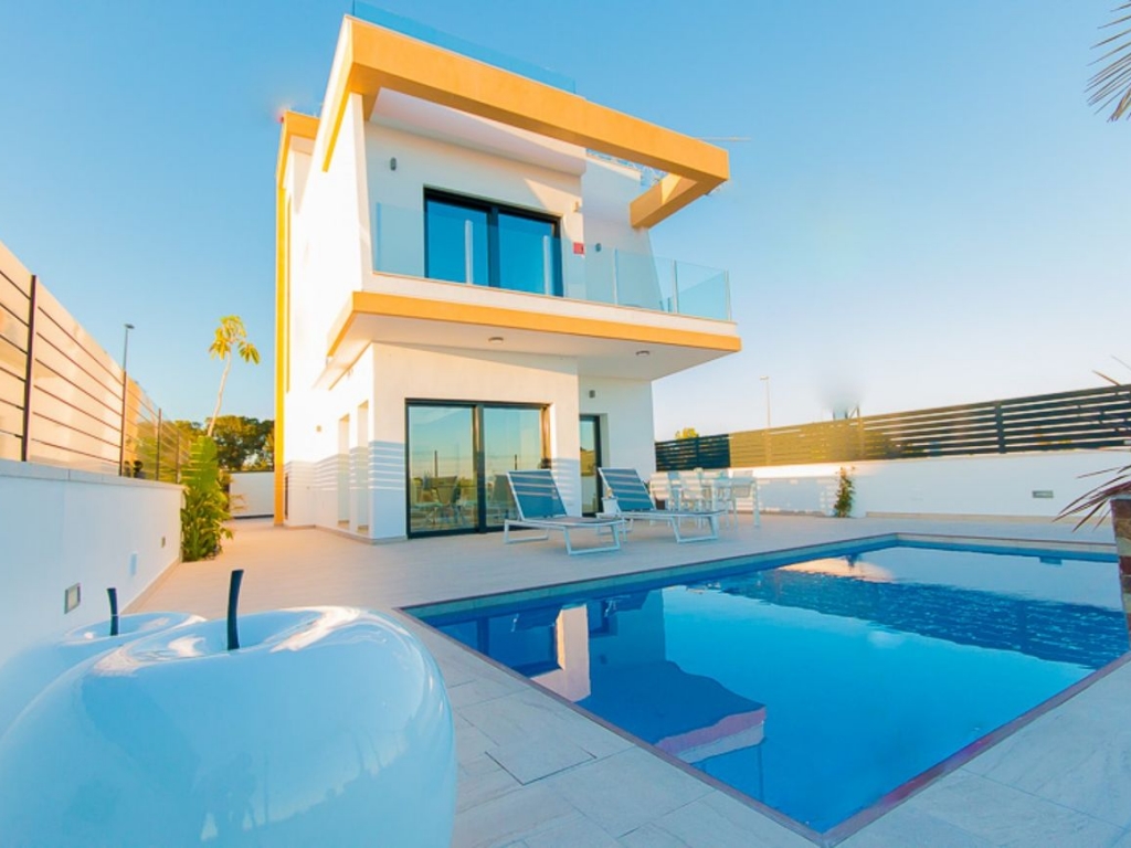 3 Bedroom 3 Bathroom Villa in Pilar De La Horadada